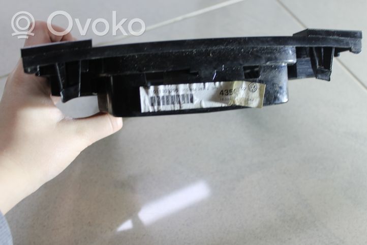 Volkswagen PASSAT B6 Kita panelės detalė 3C0864263G