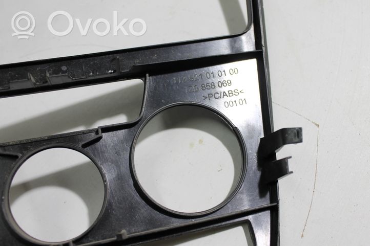 Skoda Octavia Mk2 (1Z) Radion/GPS-laitteen pääyksikön kehys 1Z0858069
