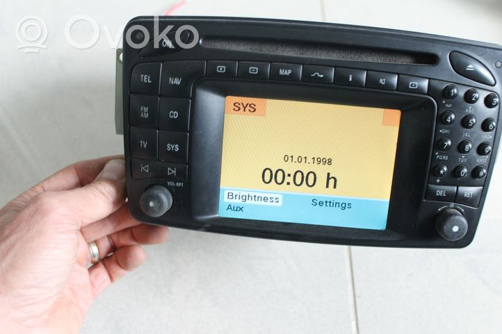 Mercedes-Benz CLK A209 C209 Unité principale radio / CD / DVD / GPS A2038275242