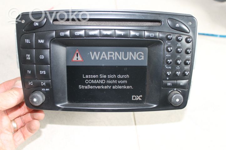 Mercedes-Benz CLK A209 C209 Unité principale radio / CD / DVD / GPS A2038275242