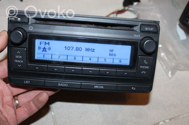 Toyota Corolla Verso AR10 Radio/CD/DVD/GPS-pääyksikkö 8612005240