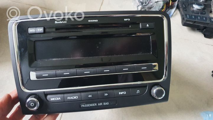 Skoda Superb B6 (3T) Panel / Radioodtwarzacz CD/DVD/GPS 3T0035161G