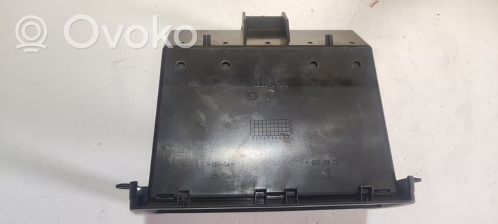 Volkswagen Caddy Radion/GPS-laitteen pääyksikön kehys 1K0857058A