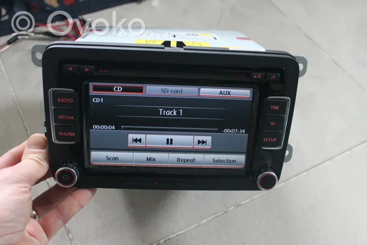 Volkswagen Touran II Unité principale radio / CD / DVD / GPS 3C8035190C