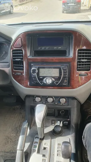 Mitsubishi Pajero Cadre, panneau d'unité radio / GPS 2DIN