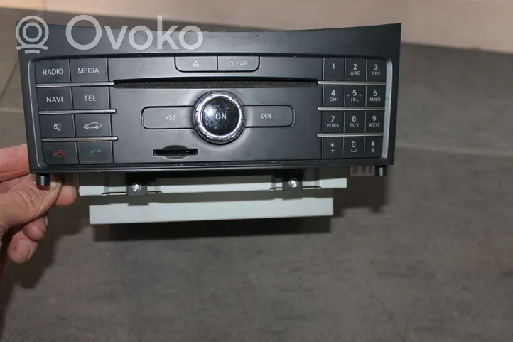 Mercedes-Benz E W212 Radio/CD/DVD/GPS-pääyksikkö A2189003307