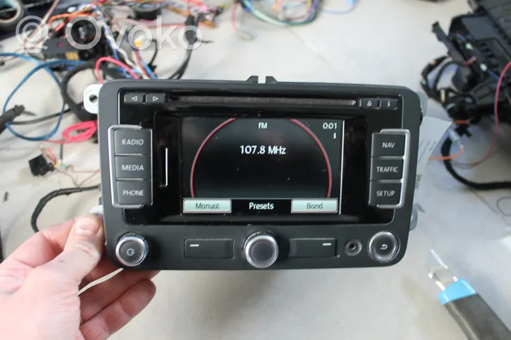 Volkswagen PASSAT B7 Unité principale radio / CD / DVD / GPS 3C8035279R