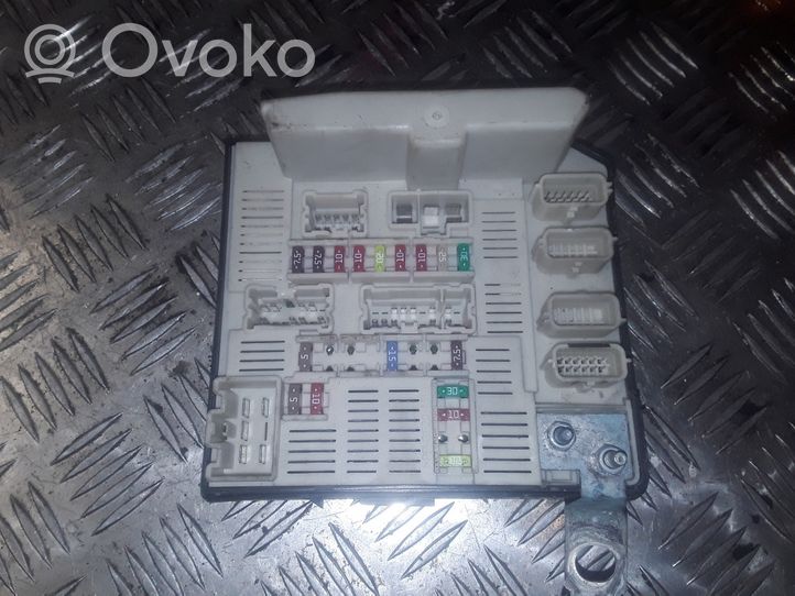 Renault Kangoo II Fuse module 8201044237