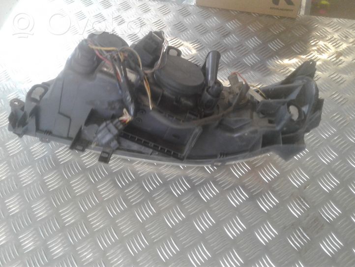 Volvo S60 Lampa przednia 30648205