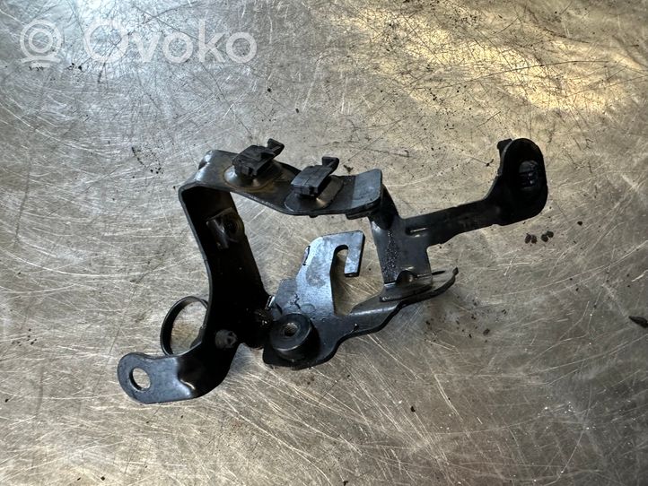 Nissan X-Trail T32 Supporto della valvola di raffreddamento EGR A626141014