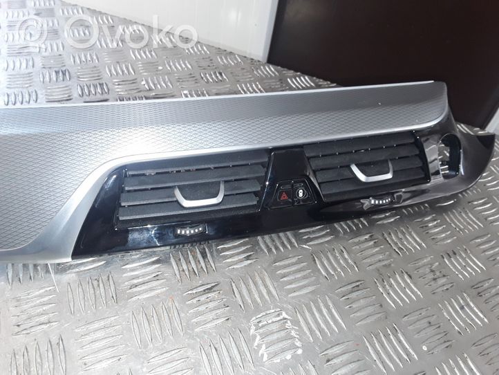 BMW 5 G30 G31 Hansikaslokeron koristelista 4181283