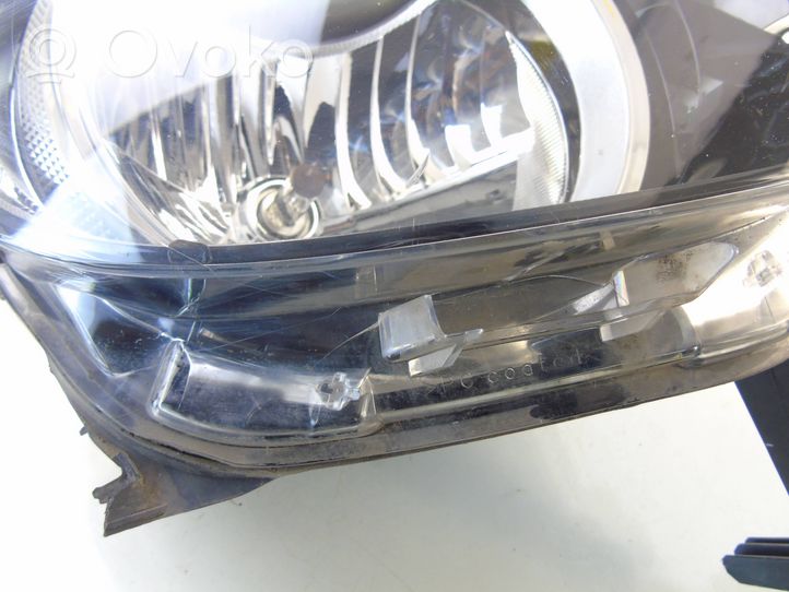 Renault Twingo III Lampa przednia 260103835R