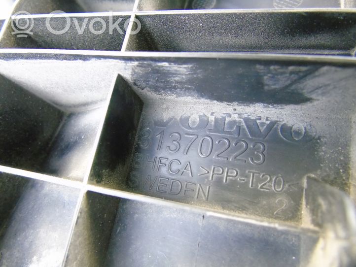 Volvo V40 Oro nukreipėjas/ kanalas interkūlerio radiatoriaus 31370223