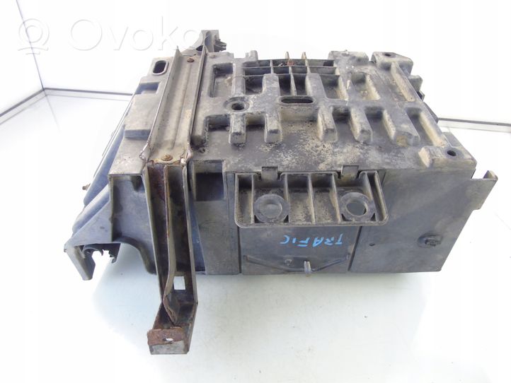 Renault Trafic II (X83) Support boîte de batterie 8200720386