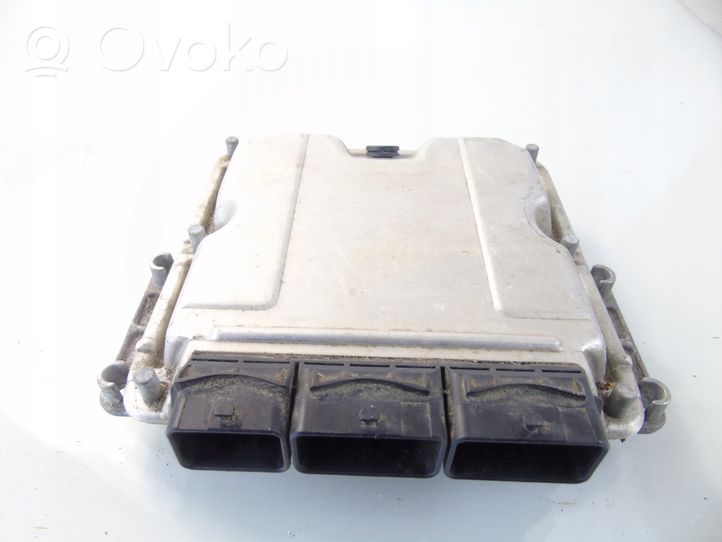 Opel Vivaro Calculateur moteur ECU 0281011356