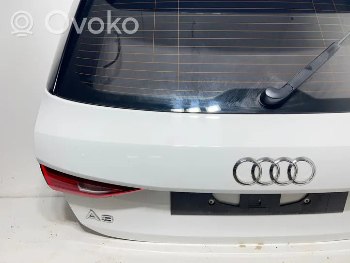 Audi A3 8Y Lava-auton perälauta 