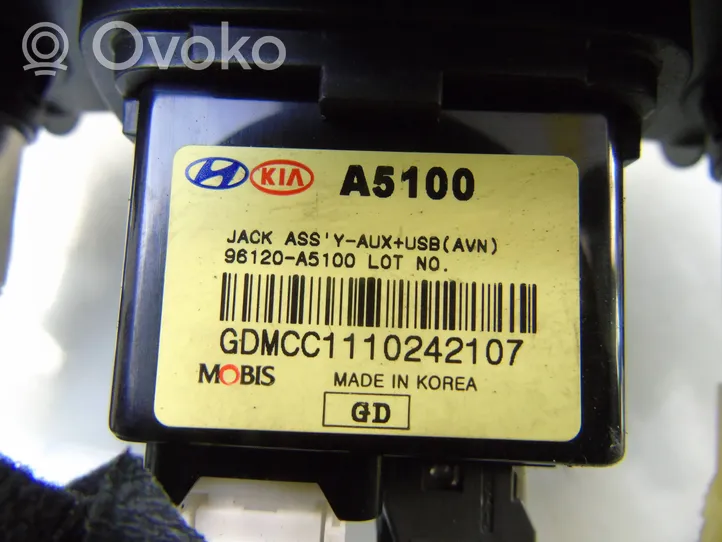 Hyundai i30 USB jungtis 96120-A5100