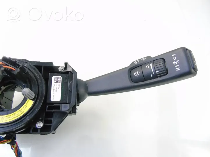 Volvo V70 Leva/interruttore dell’indicatore di direzione e tergicristallo 31343022