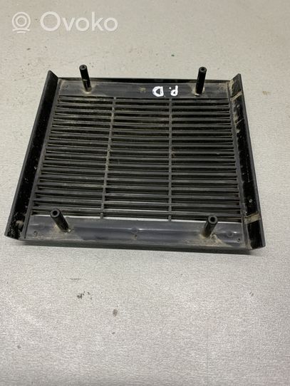 Volvo 740 Grilles, couvercle de haut-parleur porte avant 