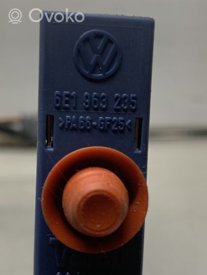 Volkswagen PASSAT B5.5 Radiateur électrique de chauffage auxiliaire 6E1963235