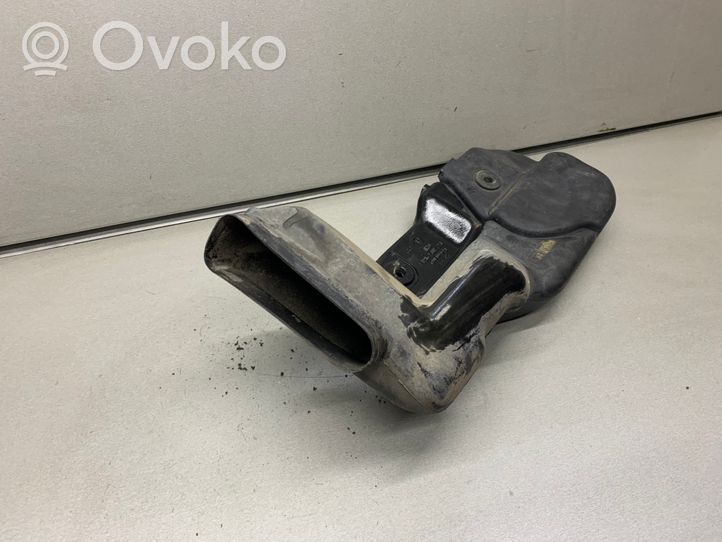 Volkswagen PASSAT B3 Parte del condotto di aspirazione dell'aria 357805961E