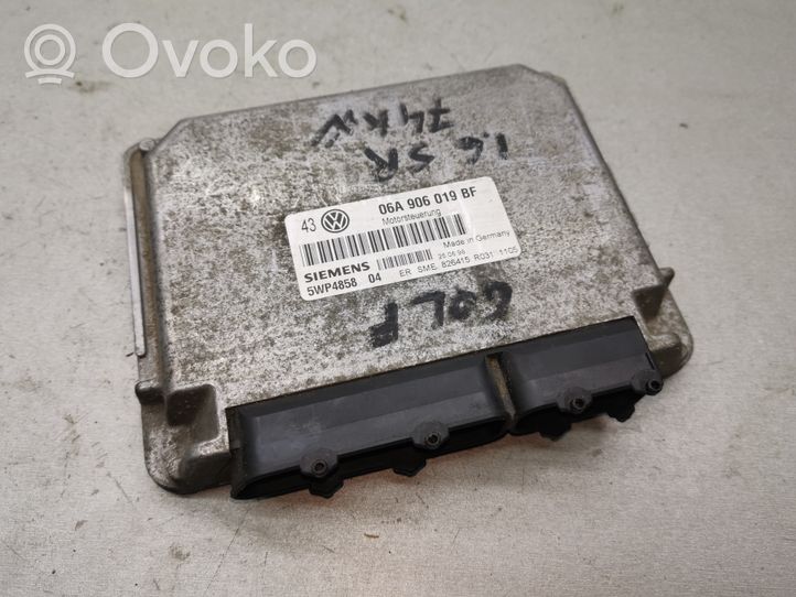 Volkswagen Golf IV Sterownik / Moduł ECU 06A906019BF