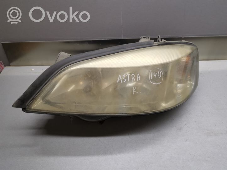 Opel Astra G Lampa przednia 13132457