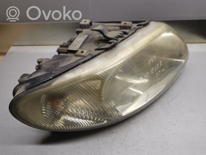 Chrysler Voyager Lampa przednia 04857710AB