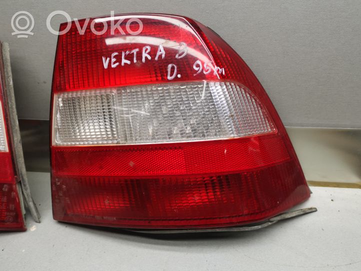 Opel Vectra B Set feux arrière / postérieurs 