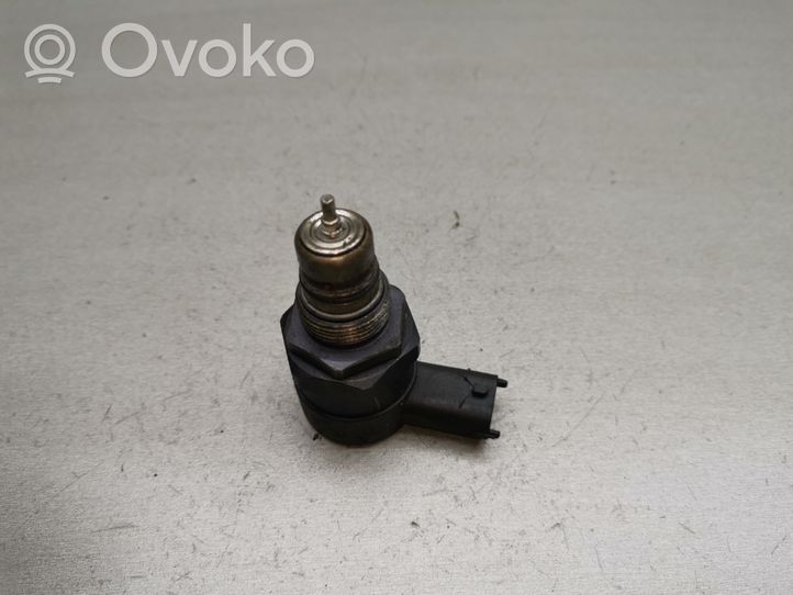 Opel Vectra C Regolatore di pressione del carburante 0281002507