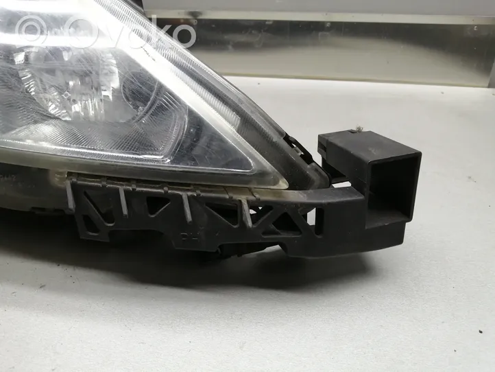 Mazda 5 Lampa przednia W3T15671