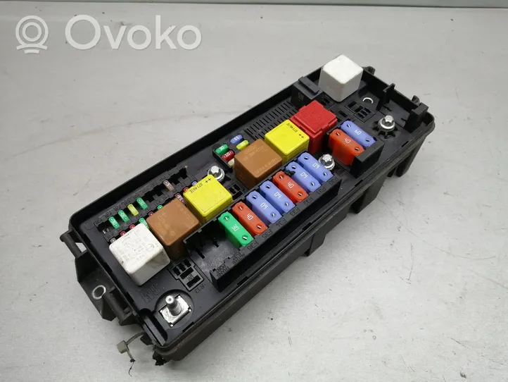 Opel Vectra C Module de fusibles 13240245