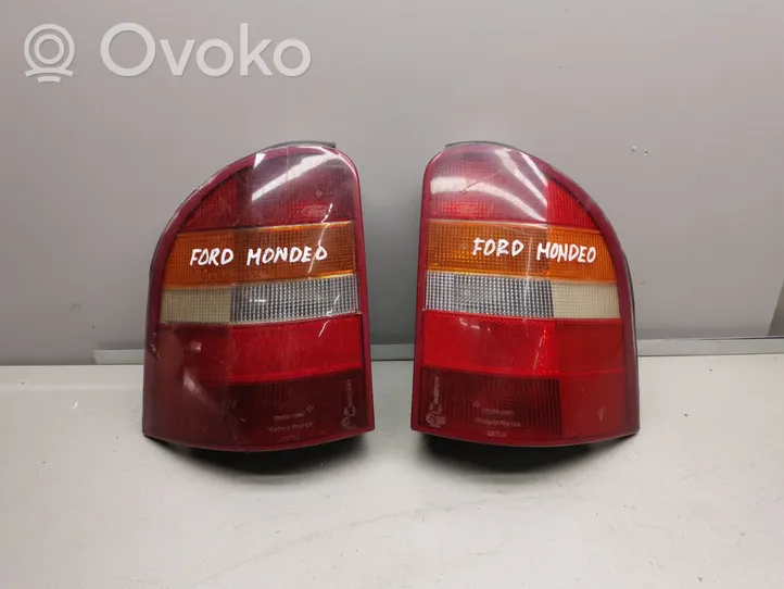 Ford Mondeo MK II Lampy tylne / Komplet 93BG13N004EB