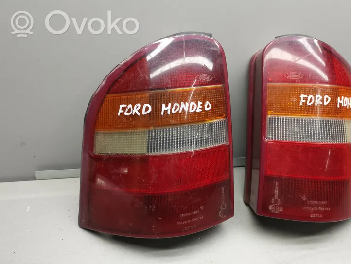 Ford Mondeo MK II Lampy tylne / Komplet 93BG13N004EB