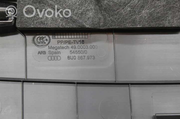 Audi Q3 8U Takaluukun/tavaratilan ylempi verhoilu 8U0867973