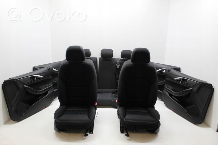 Infiniti Q30 Set interni 