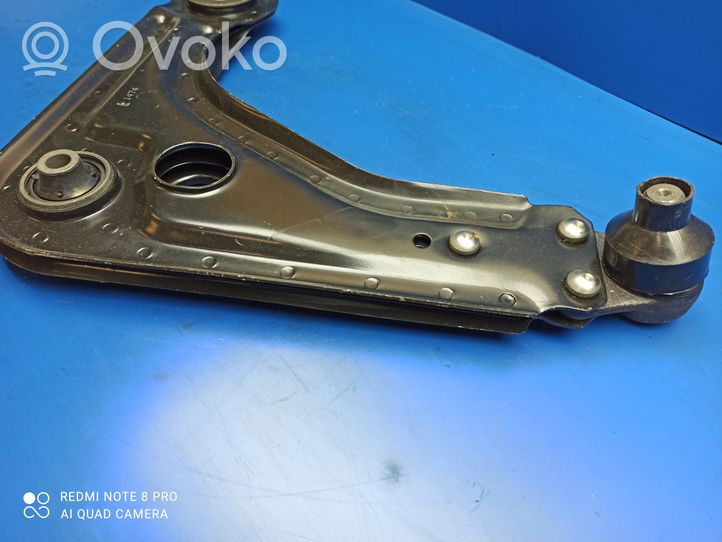 Ford Fiesta Braccio di controllo sospensione anteriore inferiore/braccio oscillante 121517407