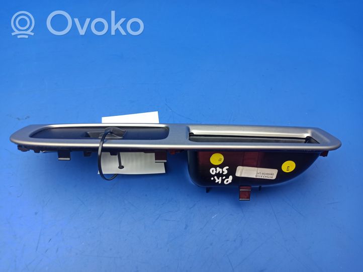 Volvo S40 Support bouton lève vitre porte avant W7043A105