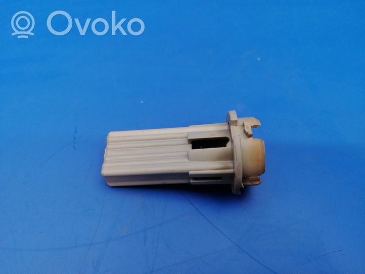 BMW 7 E38 Porte ampoule de feu arrière 13873644