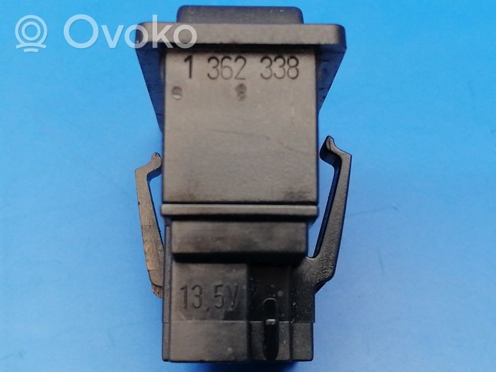 Volvo 760 Fog light switch 1362338