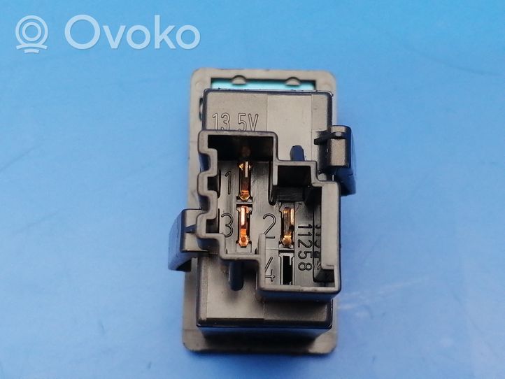 Volvo 760 Seat heating switch 1398019