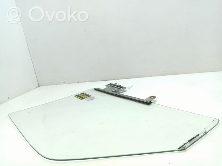 Volvo 240 Front door window glass four-door 77135000