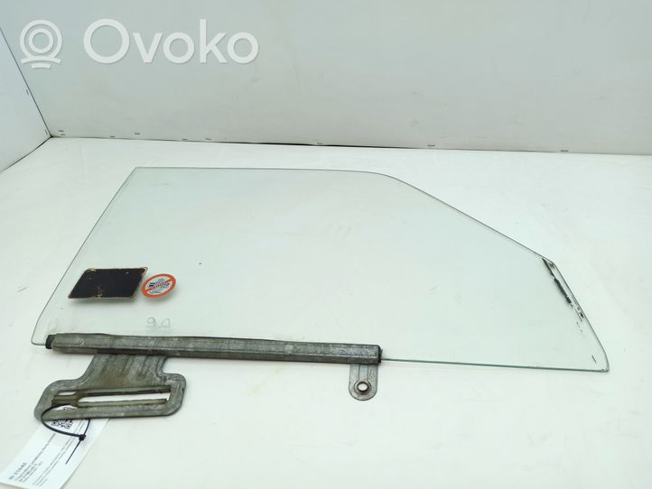 Volvo 240 Front door window glass four-door 77135000