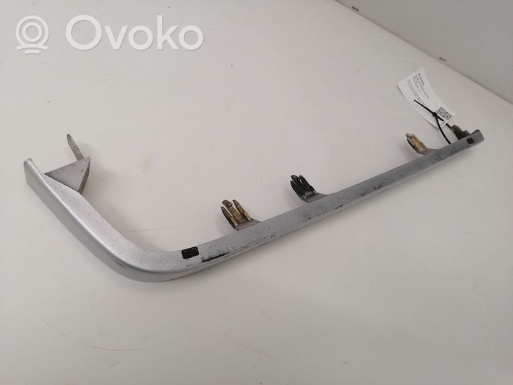 Volvo 760 Listwa pod lampę przednią 1358550