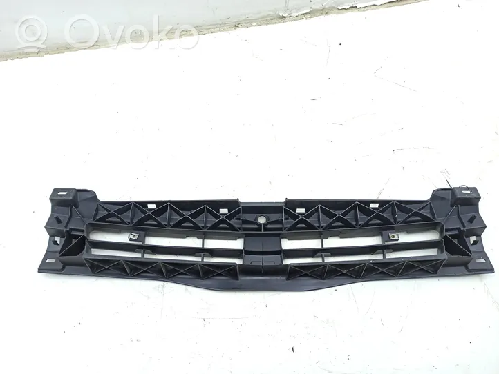 Nissan Primastar Front bumper upper radiator grill 620300102R