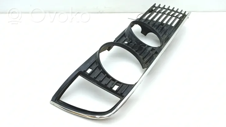 BMW 7 E23 Rivestimento sotto il faro/fanale 511319002710