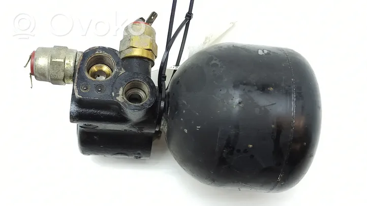 BMW 7 E23 Brake power pressure regulator 10051505141