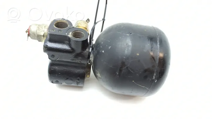 BMW 7 E23 Brake power pressure regulator 10051505141