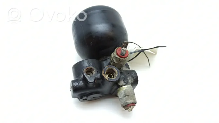 BMW 7 E23 Brake power pressure regulator 10051505141