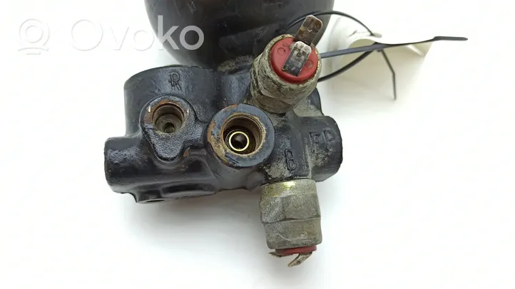 BMW 7 E23 Brake power pressure regulator 10051505141